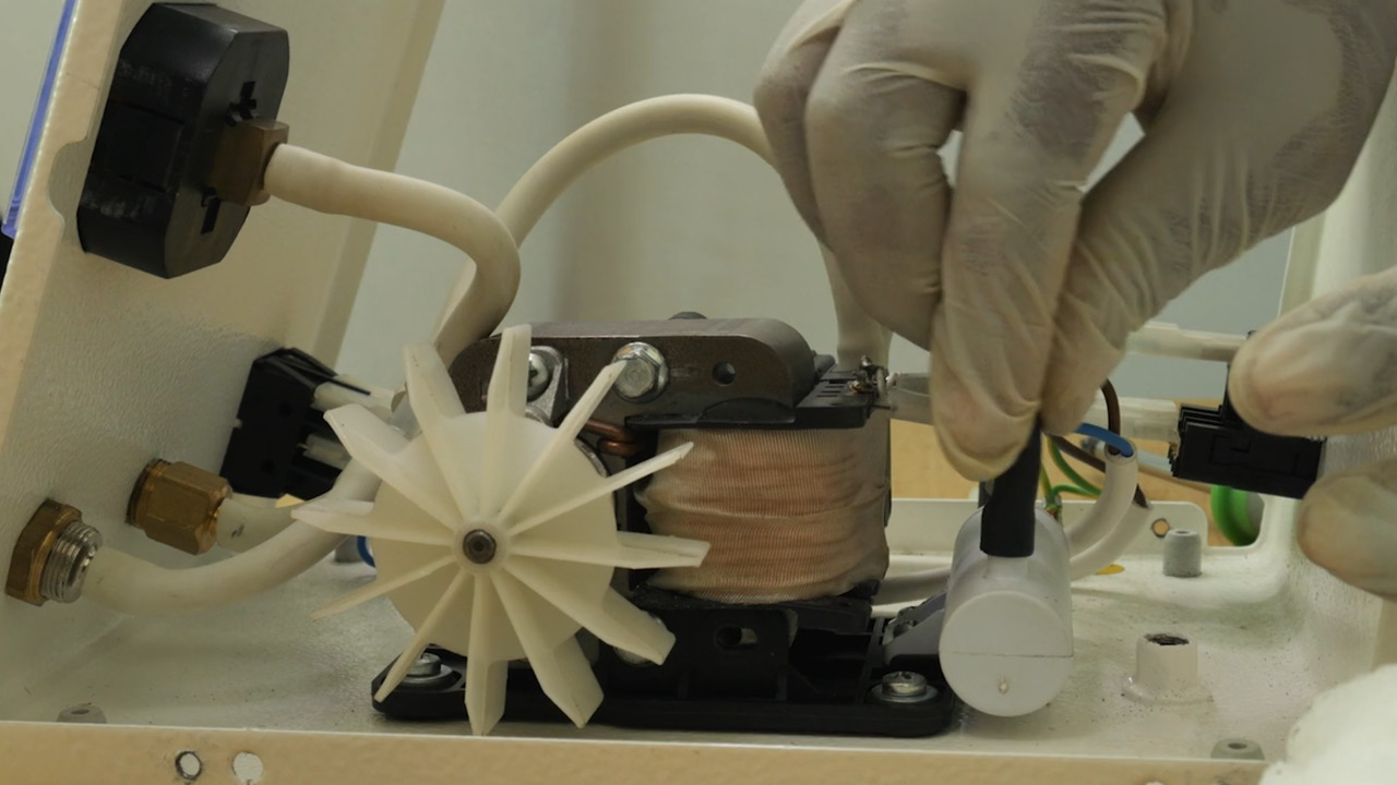 Pumani CPAP - Checking pump